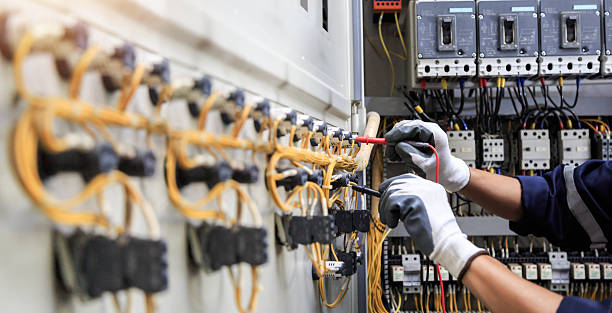 Professional Electrician technician working in Dike, IA